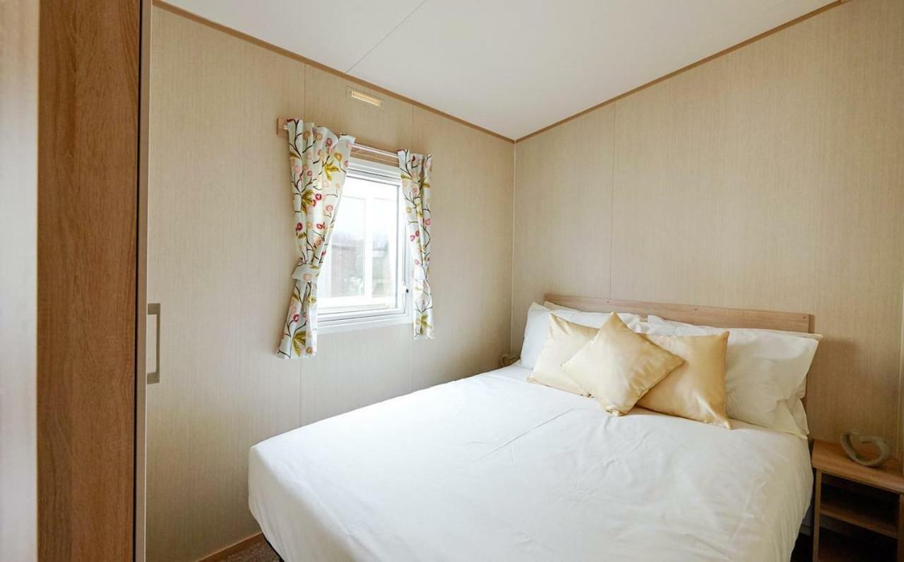 Whitecliff Bay Holiday Park Bembridge Exterior foto